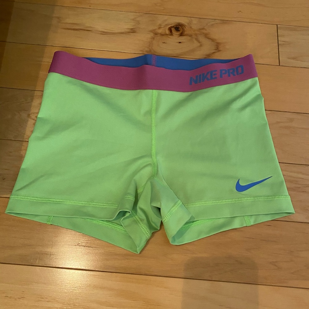 Nike pro size small